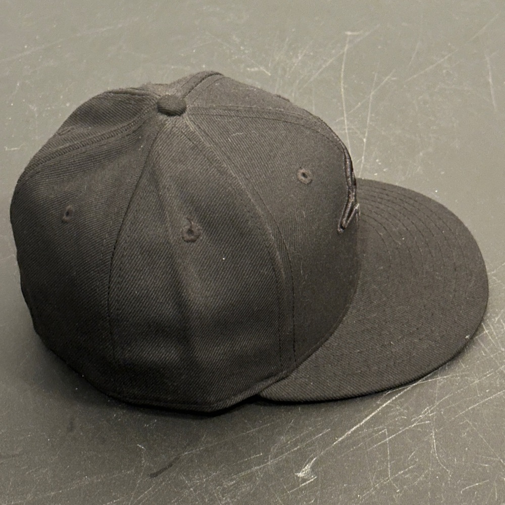 NEW ERA TORONTO BLUE JAYS BLACK AND RED 59FIFTY FITTED HAT - Picture 3 of 6